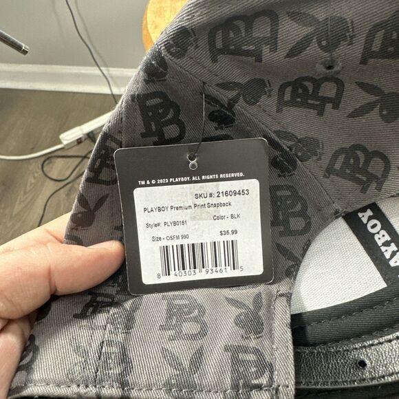 Playboy Premium Print Adjustable Strapback Hat Gray/blk With Leatherette Bill - Picture 5 of 5